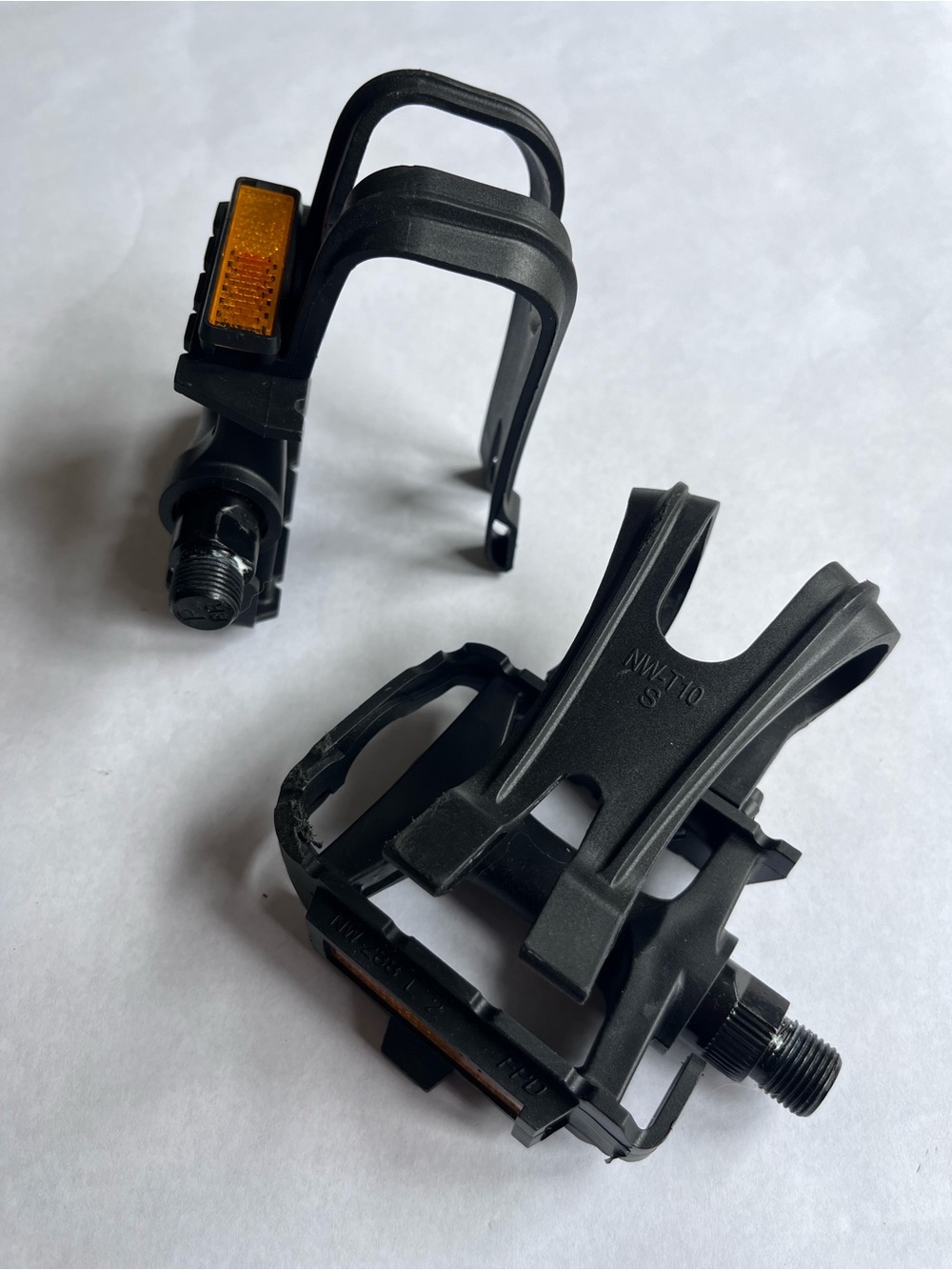 Flat Pedals with Toe Straps
